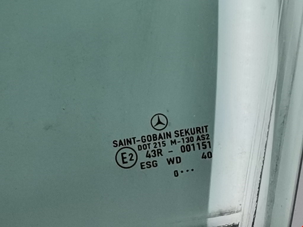 Стекло двери переднее левое MERCEDES-BENZ C-Class C-klasse W203 2000-2007