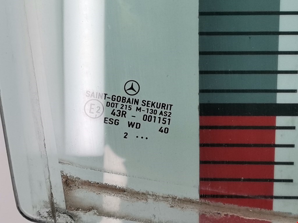 Стекло двери переднее правое MERCEDES-BENZ C-Class C-klasse W203 2000-2007