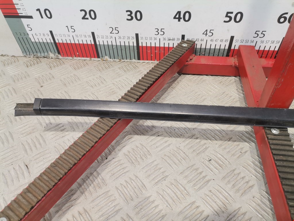 Уплотнитель (внутри) NISSAN Navara III D40 2005-2015