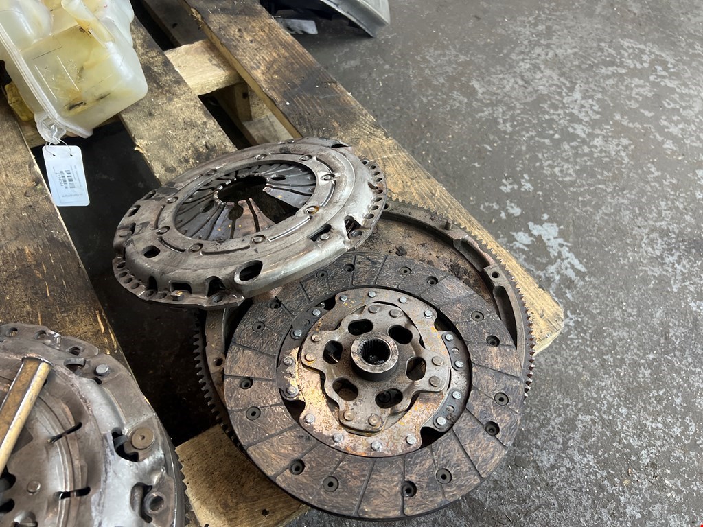 Маховик (демпфер сцепления) VOLKSWAGEN Passat B6 2005-2011