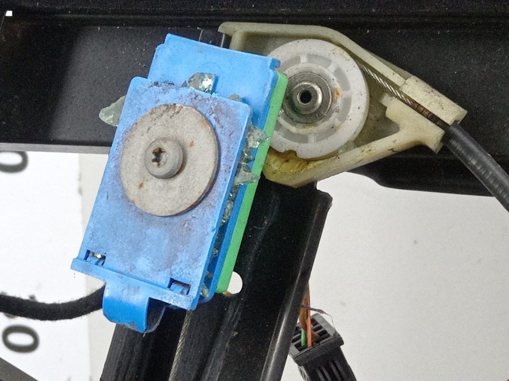 Стеклоподъемник передний левый AUDI A6 C5 1997-2004