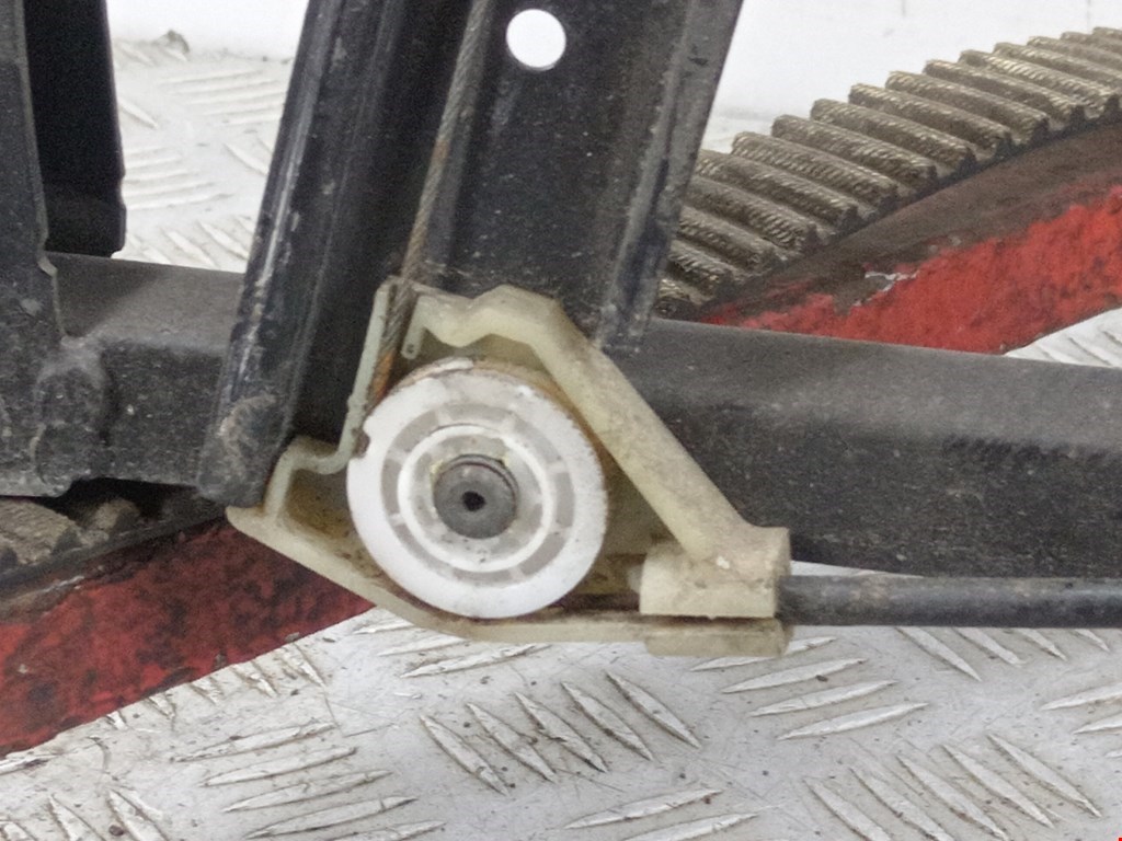 Стеклоподъемник передний левый AUDI A6 C5 1997-2004