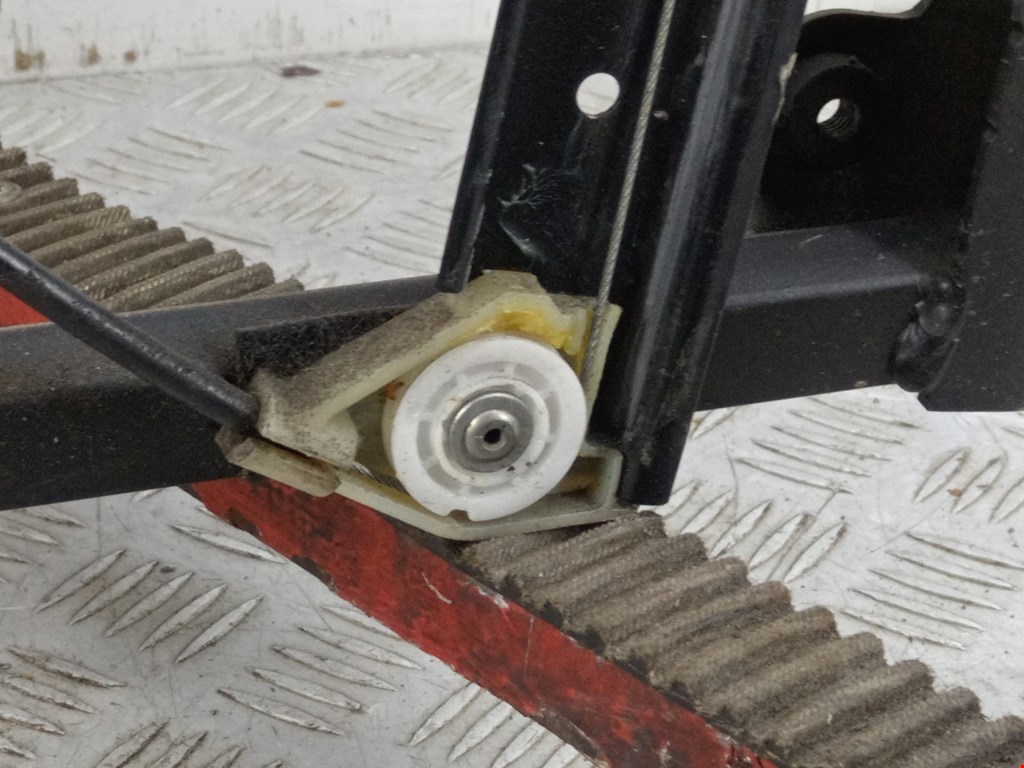 Стеклоподъемник передний левый AUDI A6 C5 1997-2004