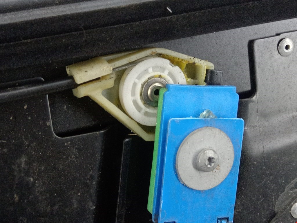 Стеклоподъемник передний левый AUDI A6 C5 1997-2004