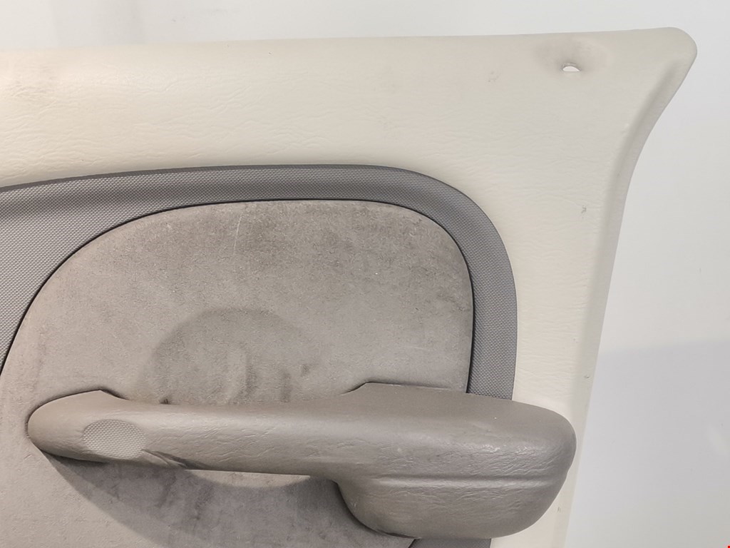 Обшивка двери передняя правая CHRYSLER PT Cruser 2000-2010