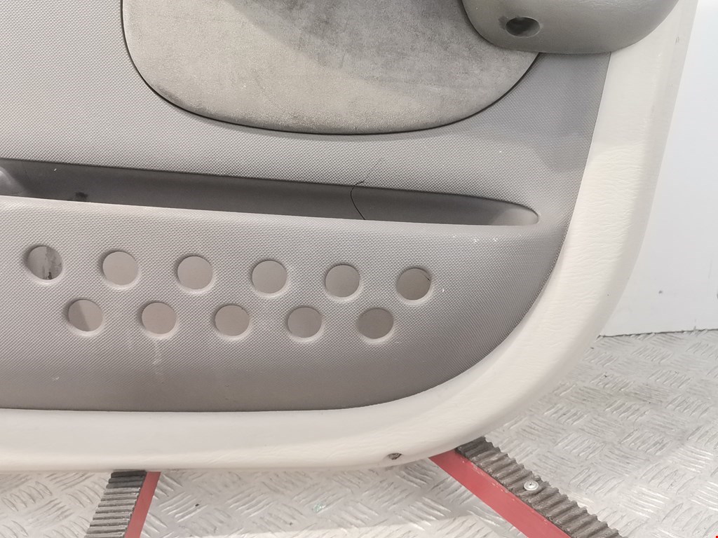 Обшивка двери передняя правая CHRYSLER PT Cruser 2000-2010