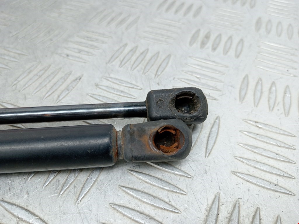 Амортизатор крышки (двери) багажника MERCEDES-BENZ M-Class W163 ML 1997-2005