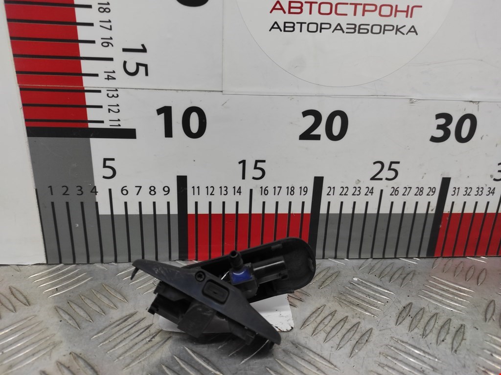 Форсунка омывателя лобового стекла VOLKSWAGEN Passat B6 2005-2011