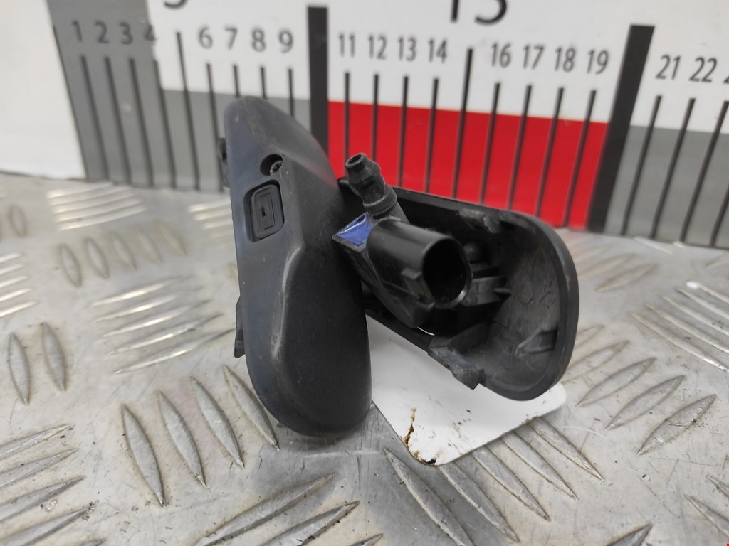 Форсунка омывателя лобового стекла VOLKSWAGEN Passat B6 2005-2011