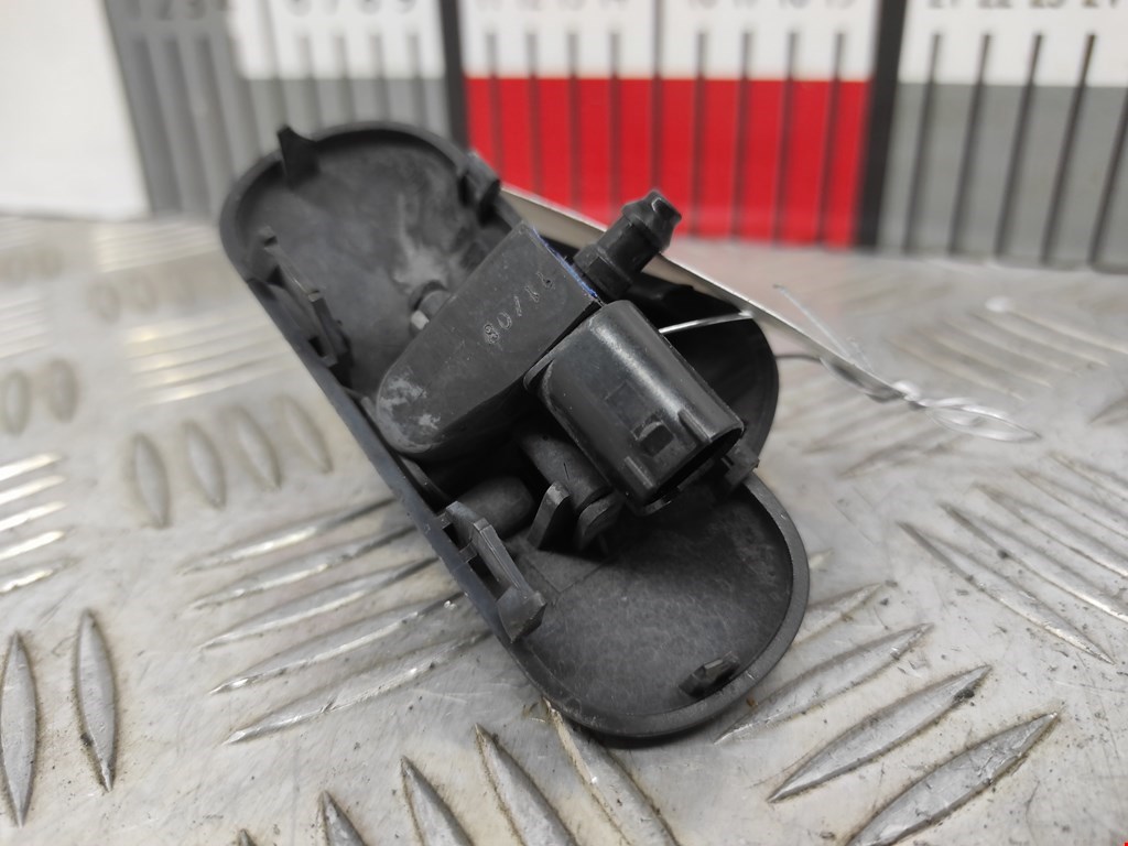 Форсунка омывателя лобового стекла VOLKSWAGEN Passat B6 2005-2011