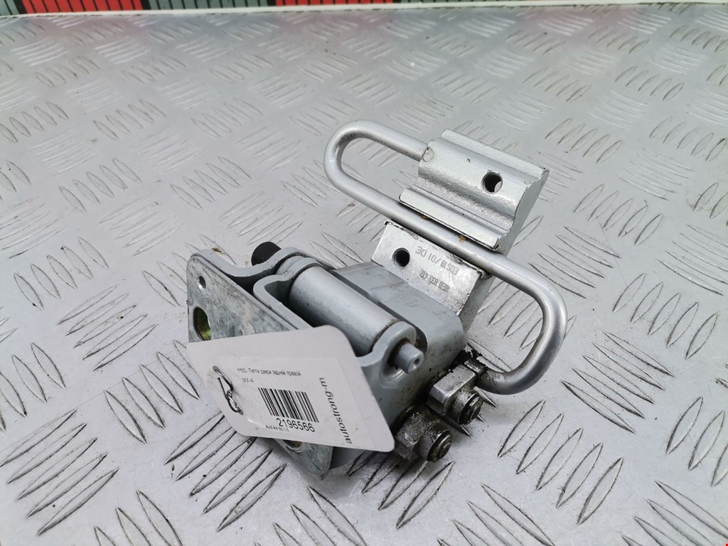 Петля двери задней правой Audi A4 B6 (2000-2006)