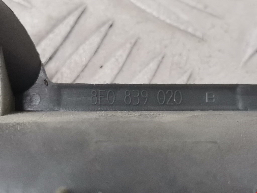 Ручка дверная задняя внутренняя правая AUDI A4 B6 2001-2005