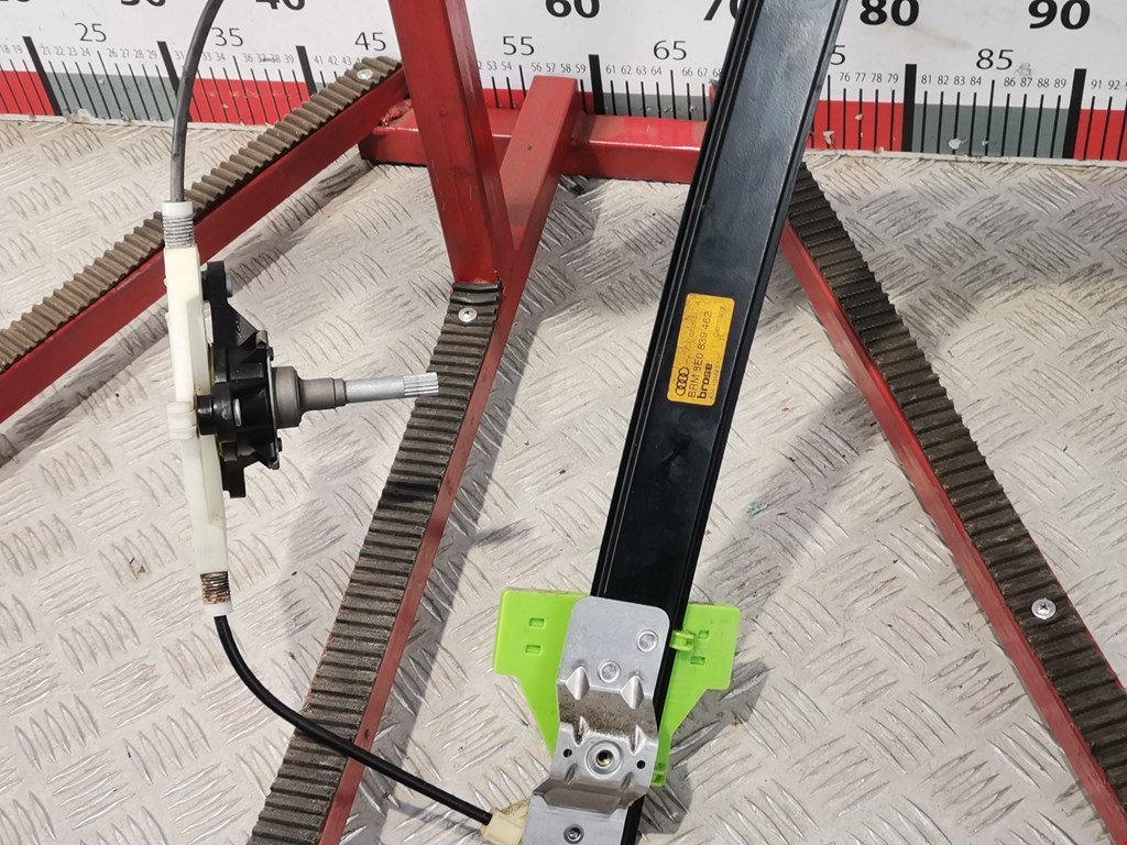 Стеклоподъемник задний правый AUDI A4 B6 2001-2005