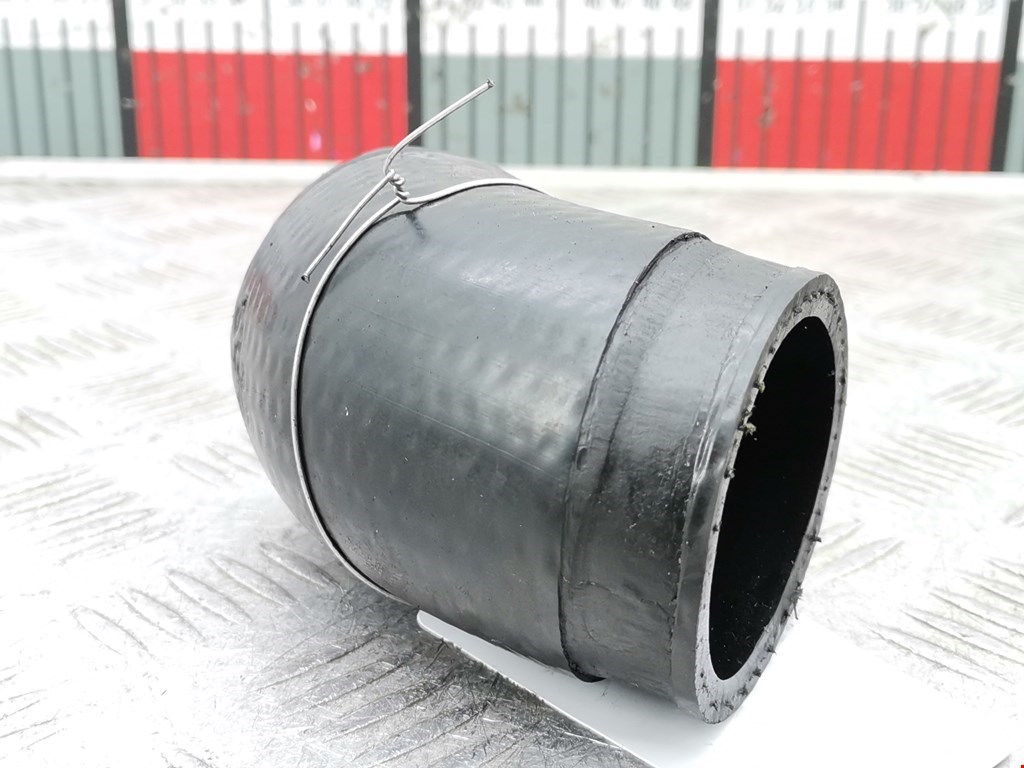 Патрубок интеркулера VOLKSWAGEN Passat B5 1997-2005