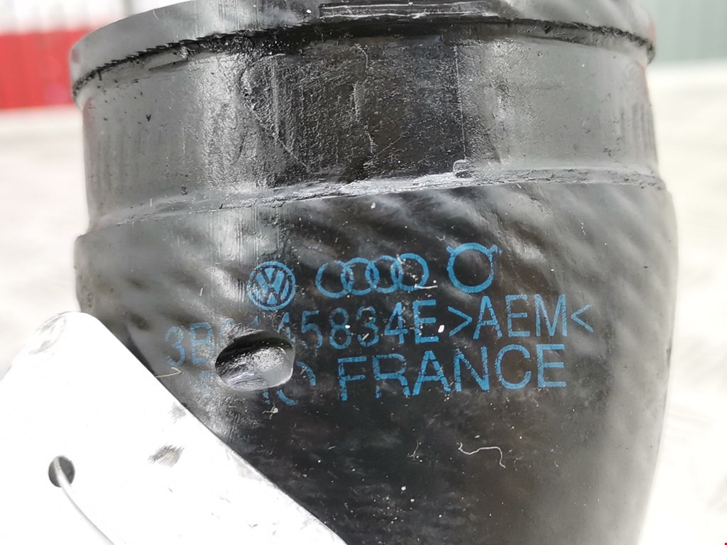 Патрубок интеркулера VOLKSWAGEN Passat B5 1997-2005