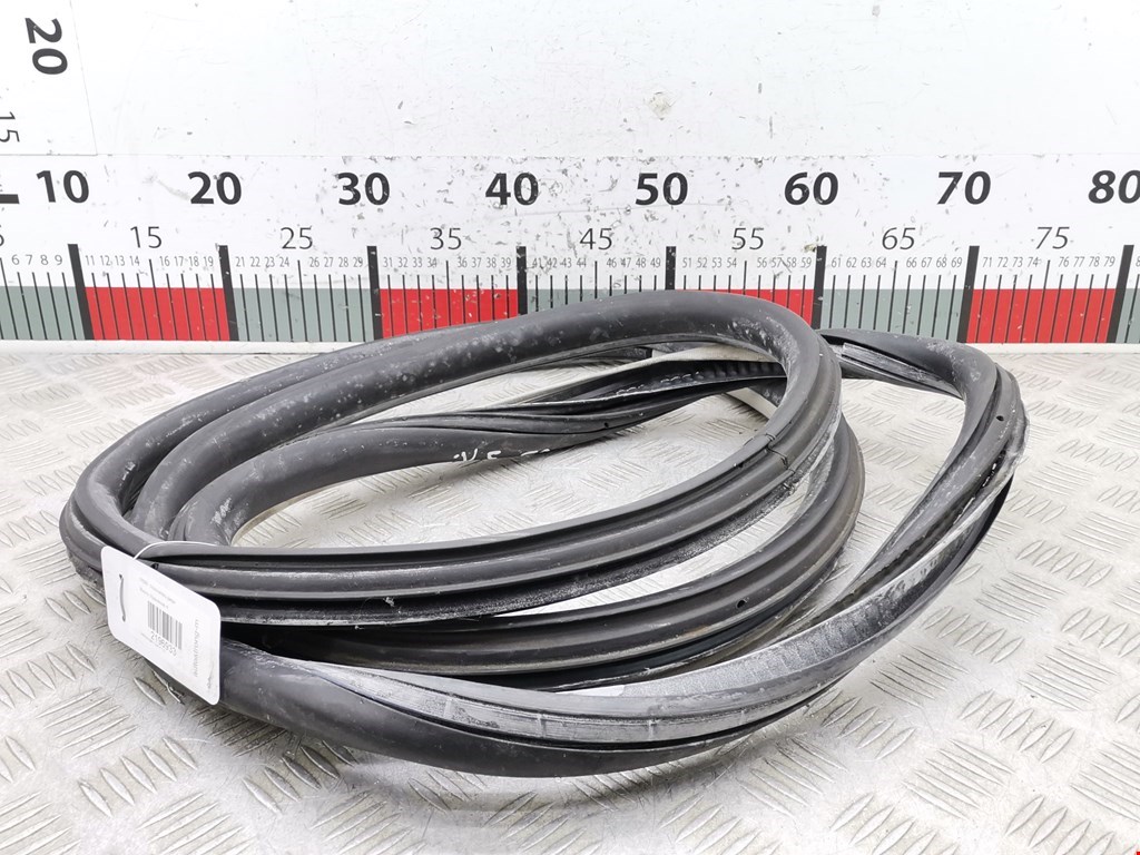 Уплотнитель двери VOLKSWAGEN Golf IV 1997-2003