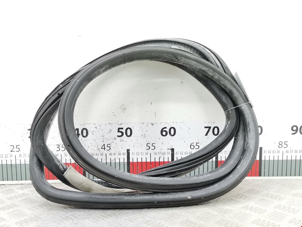 Уплотнитель двери VOLKSWAGEN Golf IV 1997-2003