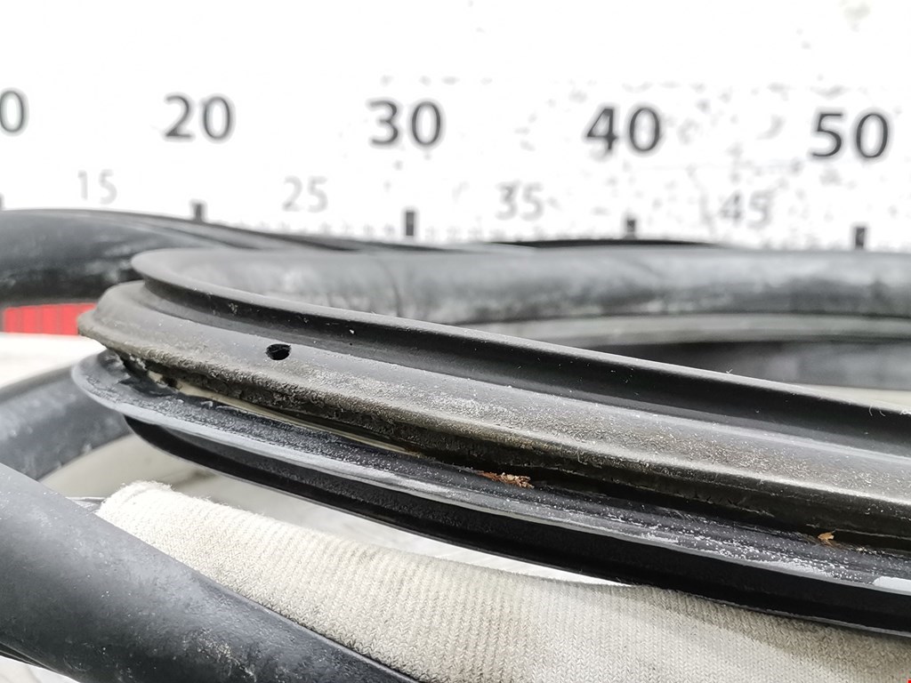 Уплотнитель двери VOLKSWAGEN Golf IV 1997-2003