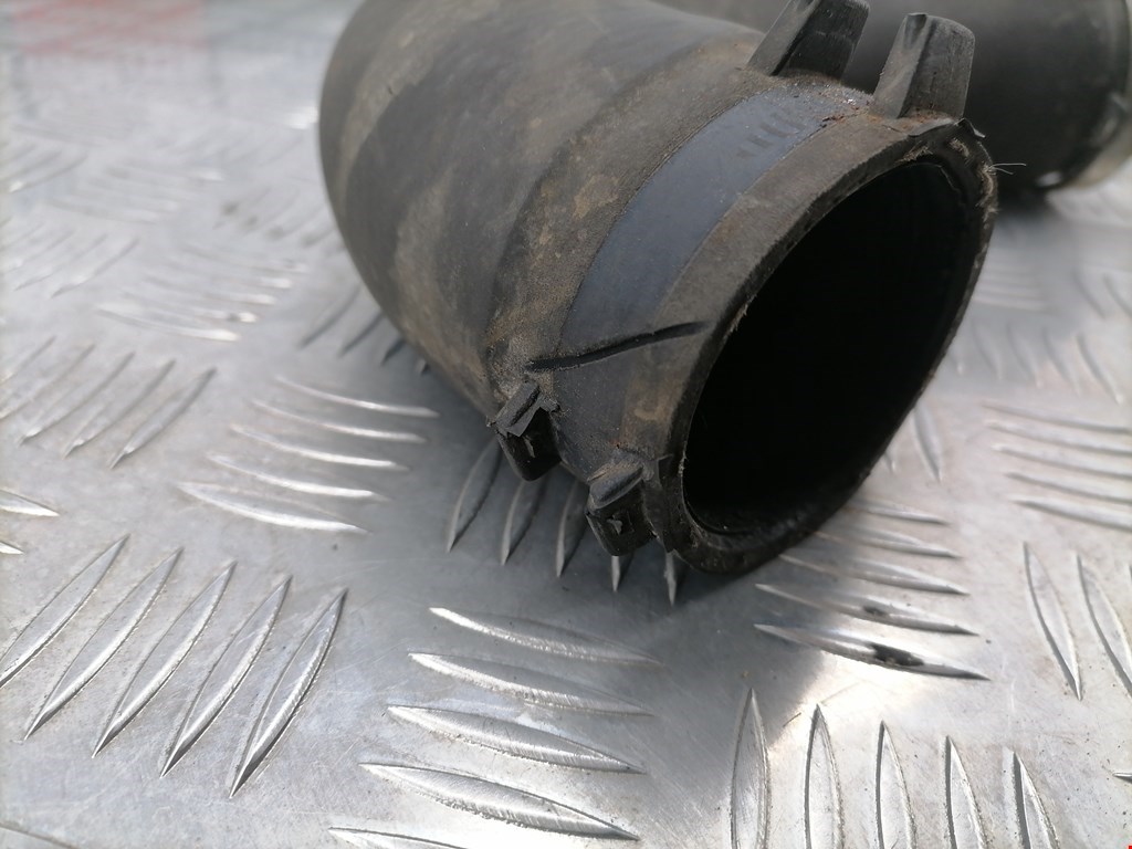 Патрубок интеркулера AUDI A4 B8 2007-2015