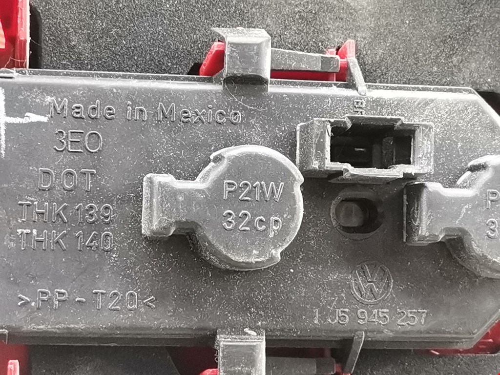 Фонарь задний правый VOLKSWAGEN Passat B5 1997-2005