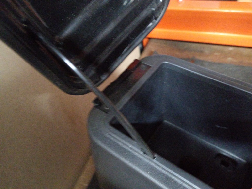 Подлокотник в салон HYUNDAI Sonata III 1993-1998