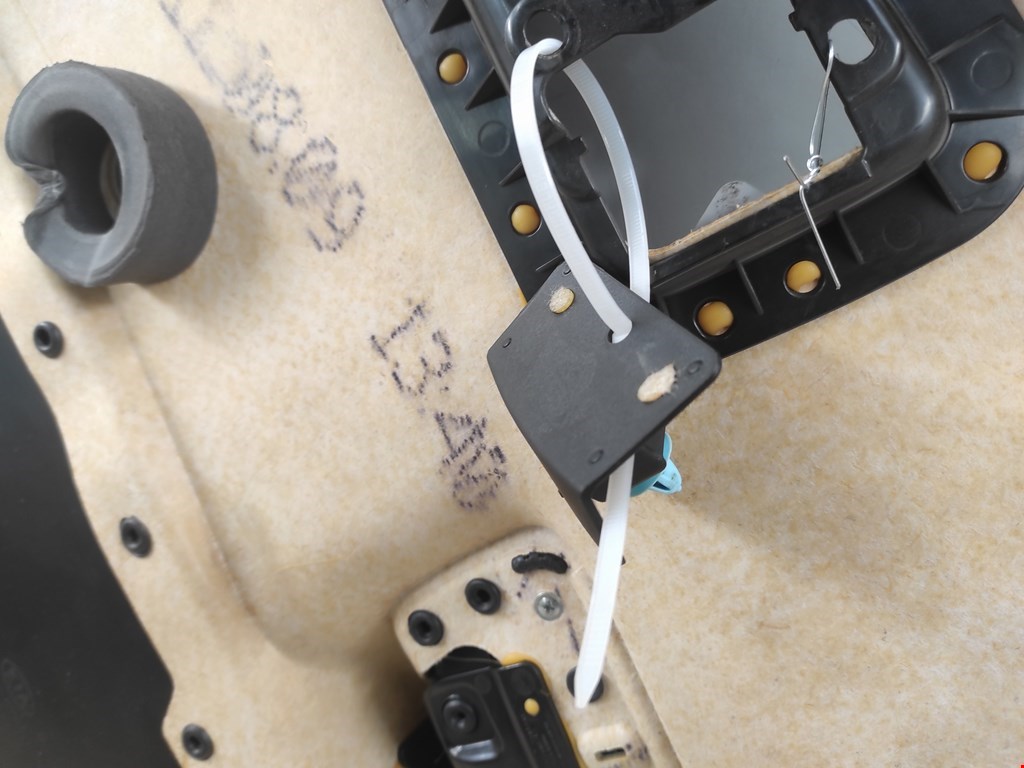 Обшивка двери задняя левая KIA Cee'd I 2006-2012