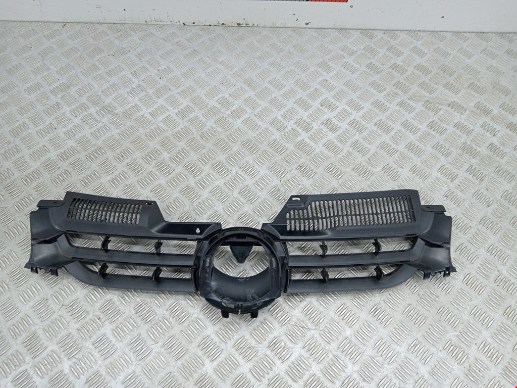 Решетка радиатора VOLKSWAGEN Golf V 2003-2009
