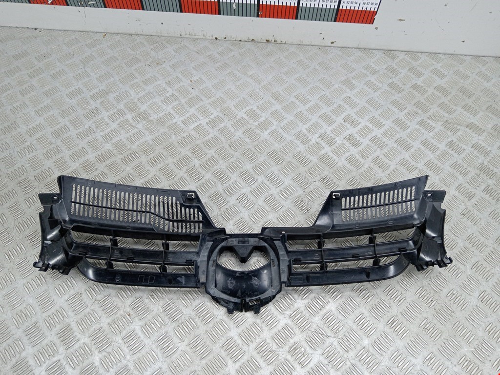 Решетка радиатора VOLKSWAGEN Golf V 2003-2009