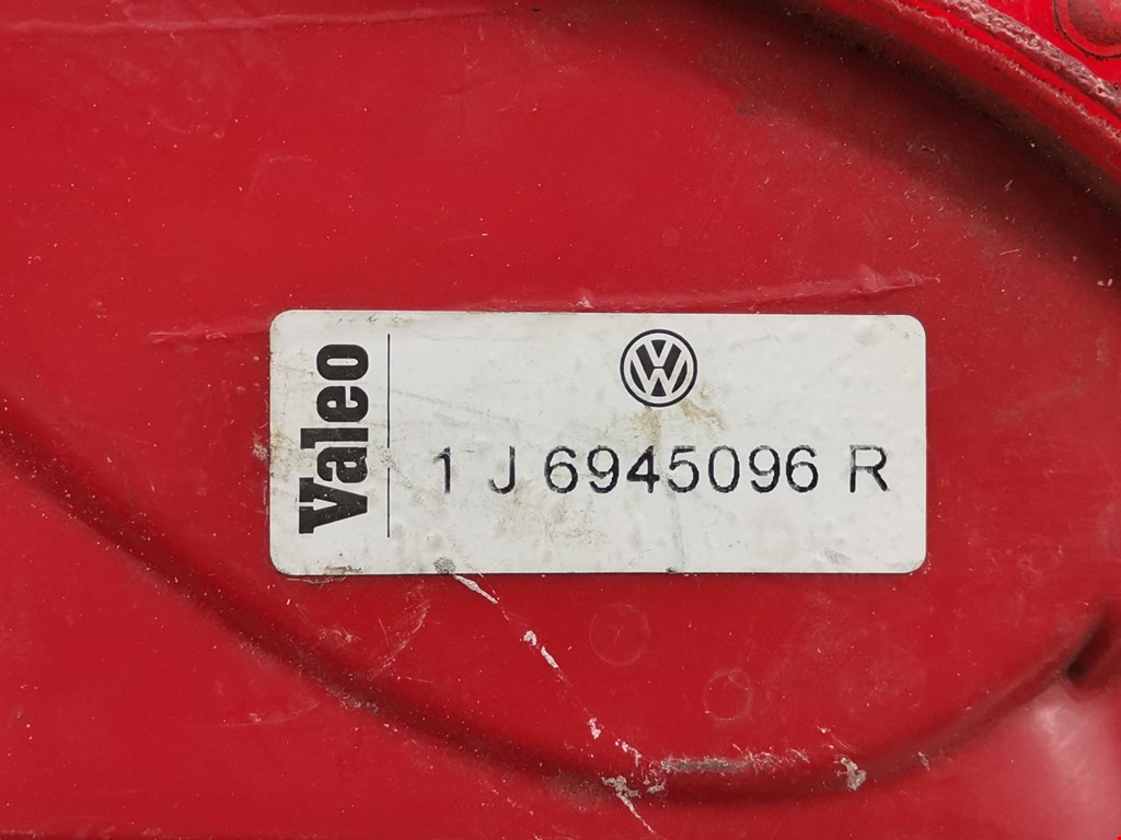 Фонарь задний правый VOLKSWAGEN Golf IV 1997-2003