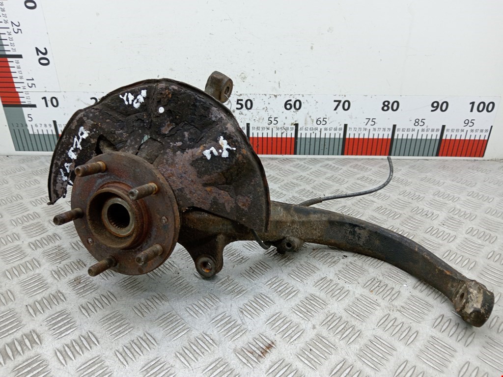 Ступица (кулак цапфа) передняя правая Mazda 6 GG (2002-2008)