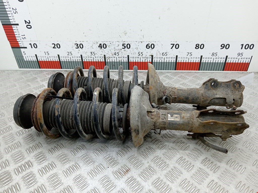 Стойка амортизатора переднего правого Volkswagen Caddy 2 (1995-2004)