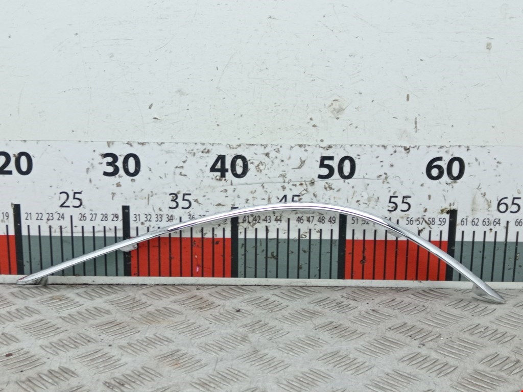 Накладка (молдинг) бампера переднего Mercedes C-Class (W204) (2006-2015)