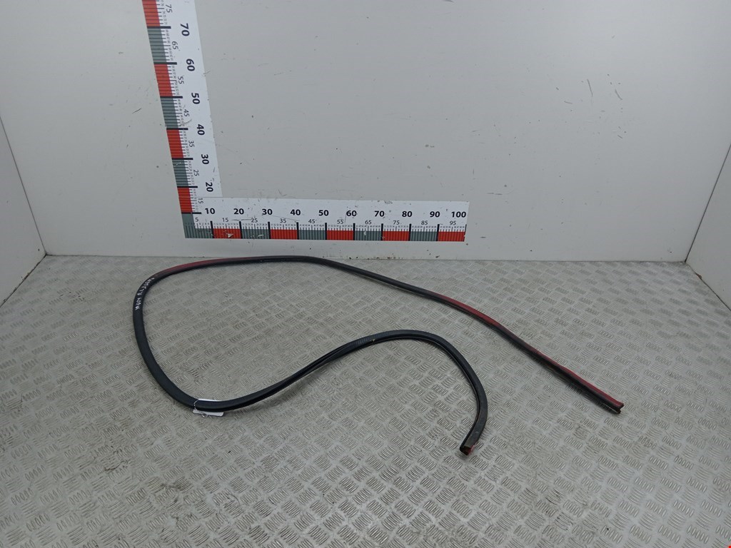 Уплотнитель двери VOLKSWAGEN Caddy III 2004-2015