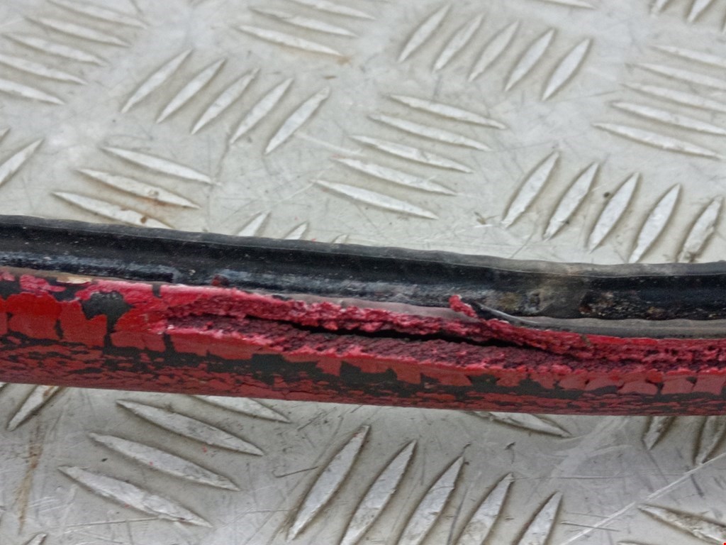 Уплотнитель двери VOLKSWAGEN Caddy III 2004-2015