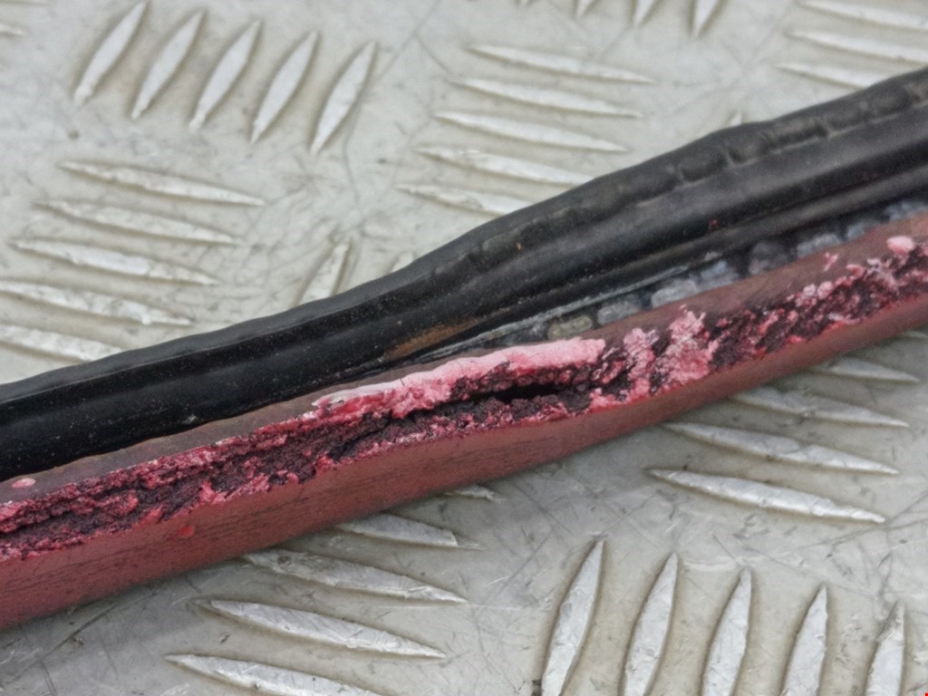 Уплотнитель двери VOLKSWAGEN Caddy III 2004-2015