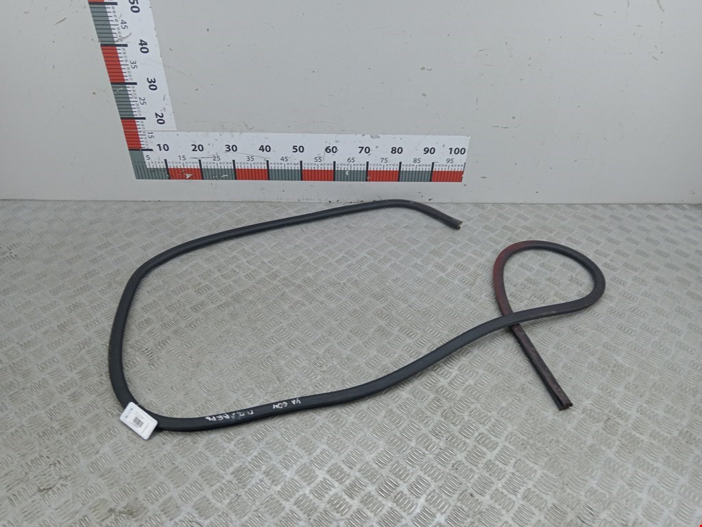 Уплотнитель двери VOLKSWAGEN Caddy III 2004-2015