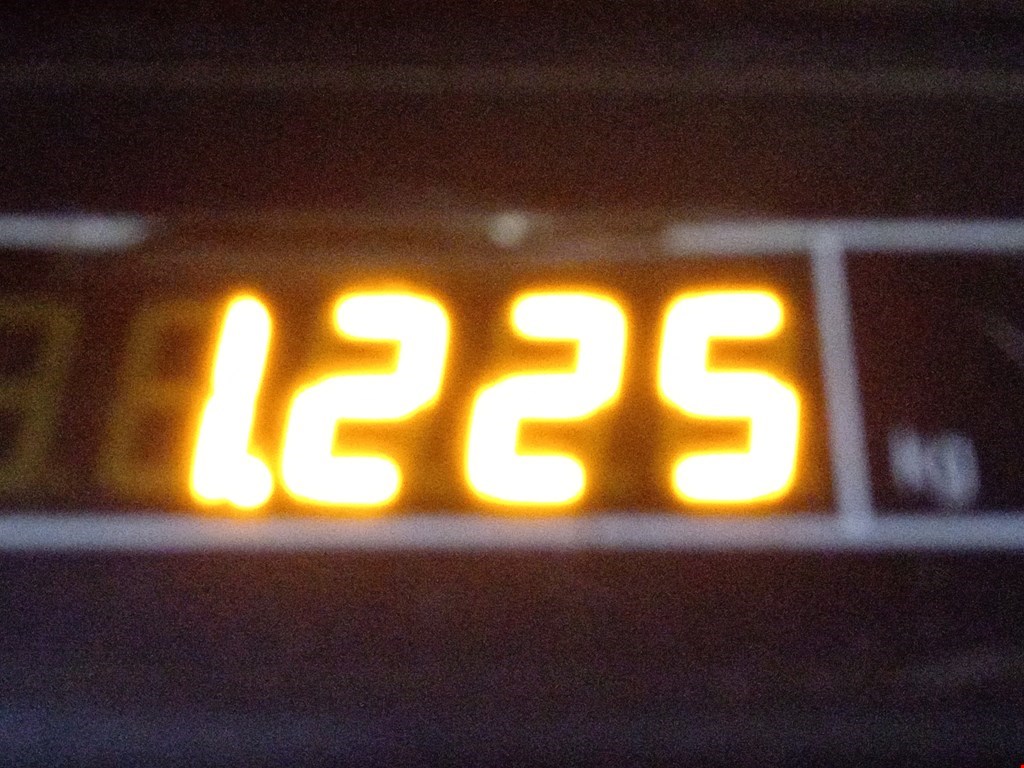 Уплотнитель двери VOLKSWAGEN Caddy III 2004-2015