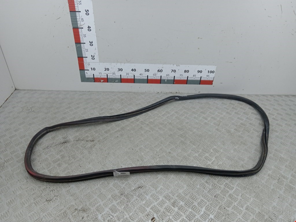 Уплотнитель двери VOLKSWAGEN Caddy III 2004-2015