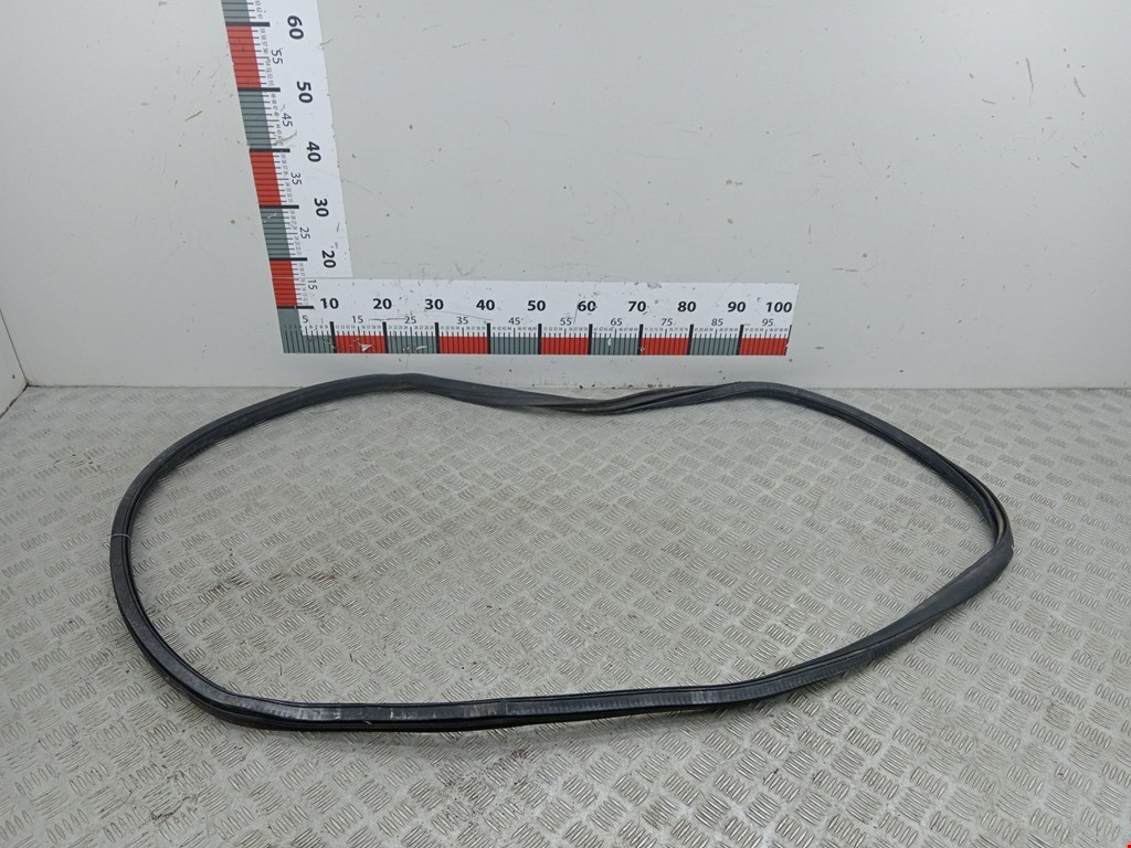 Уплотнитель двери VOLKSWAGEN Caddy III 2004-2015