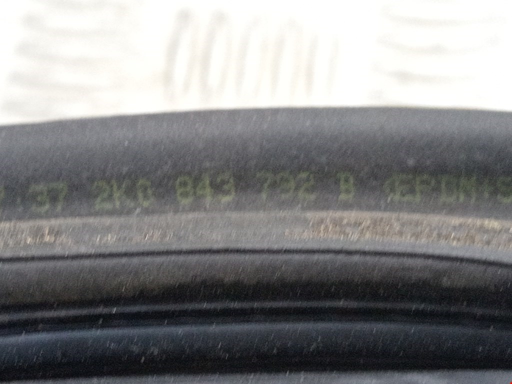 Уплотнитель двери VOLKSWAGEN Caddy III 2004-2015