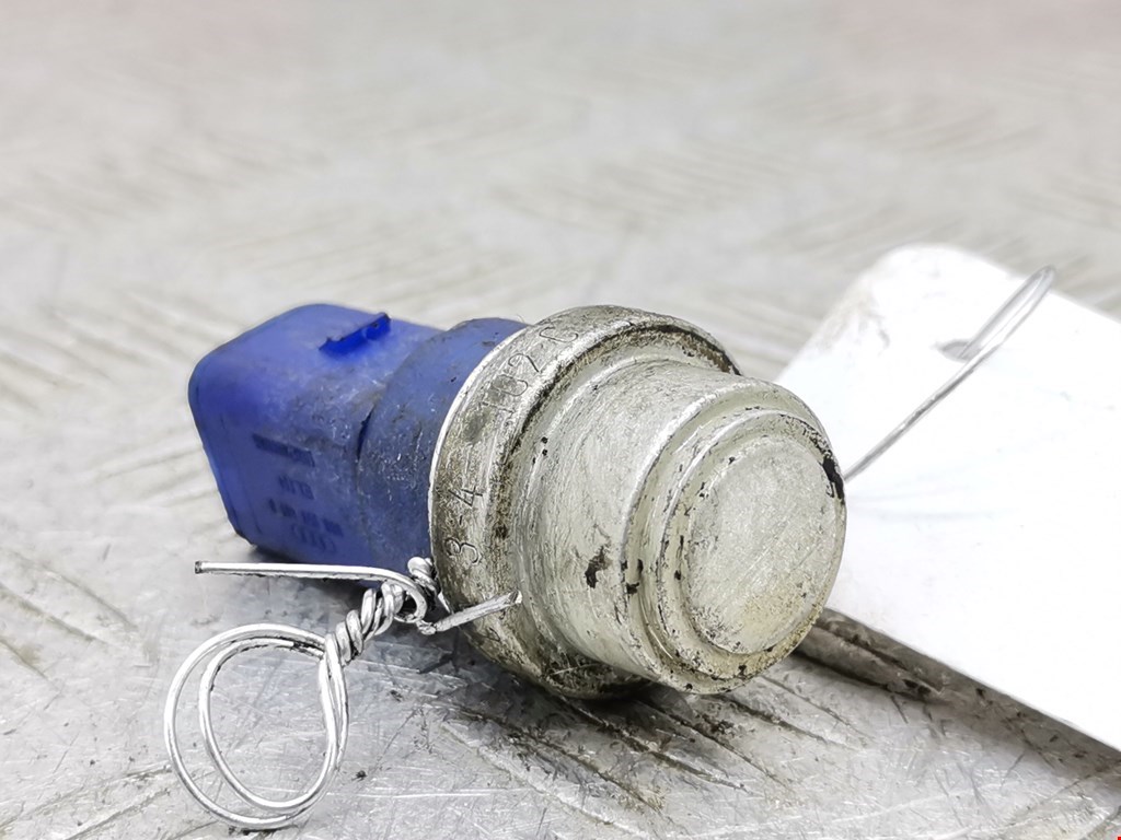 Датчик температуры (охлаждающей жидкости) AUDI A4 B5 1995-2001