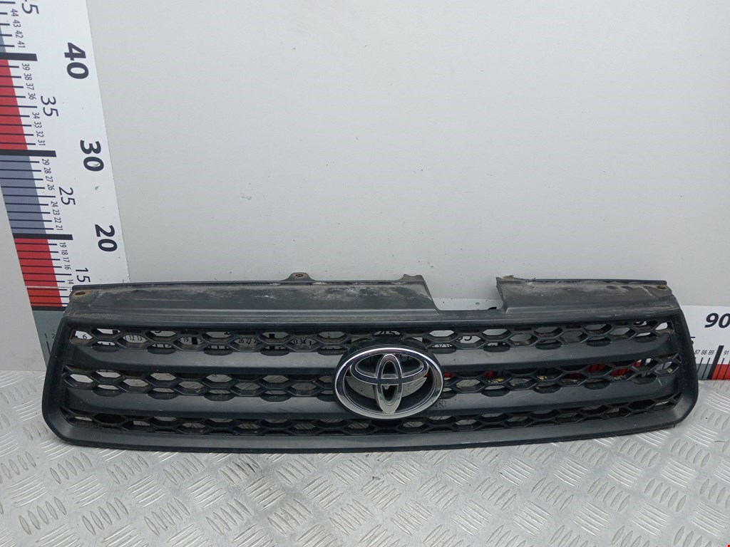 Решетка радиатора TOYOTA RAV 4 XA20 2000-2005