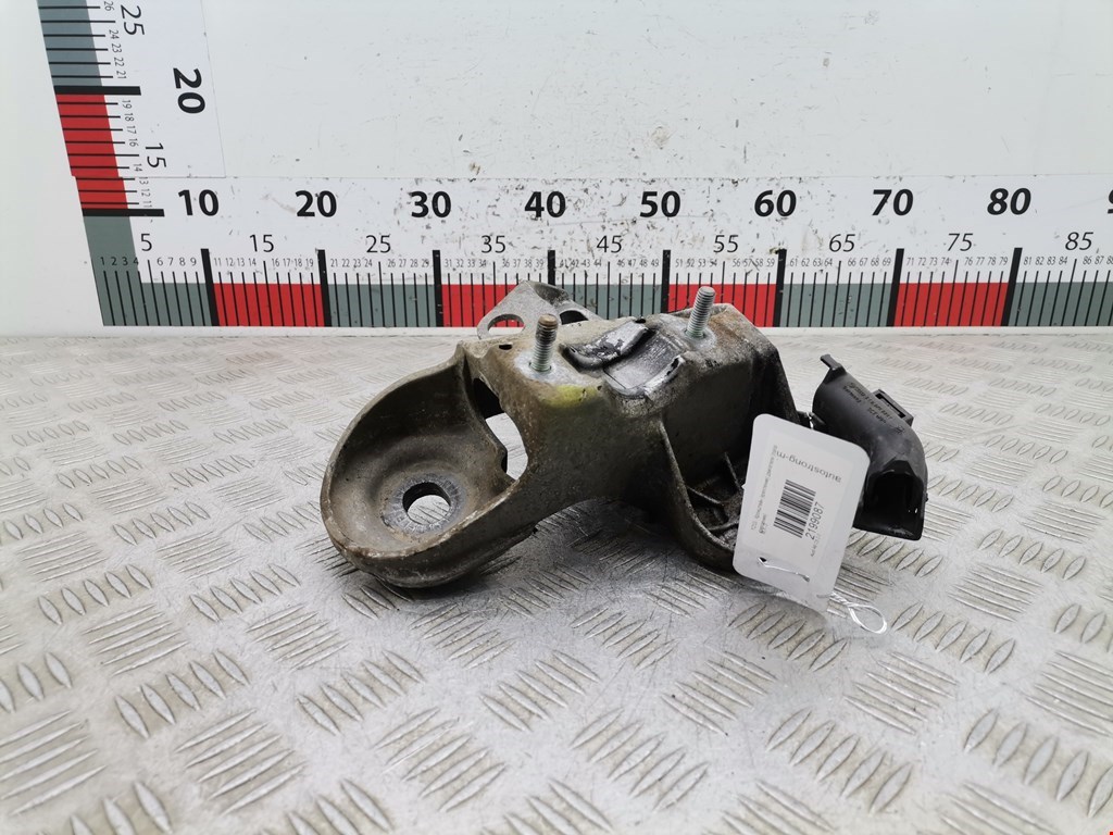 Кронштейн (крепление лапа) двигателя Audi A6 C5 (1997-2005)