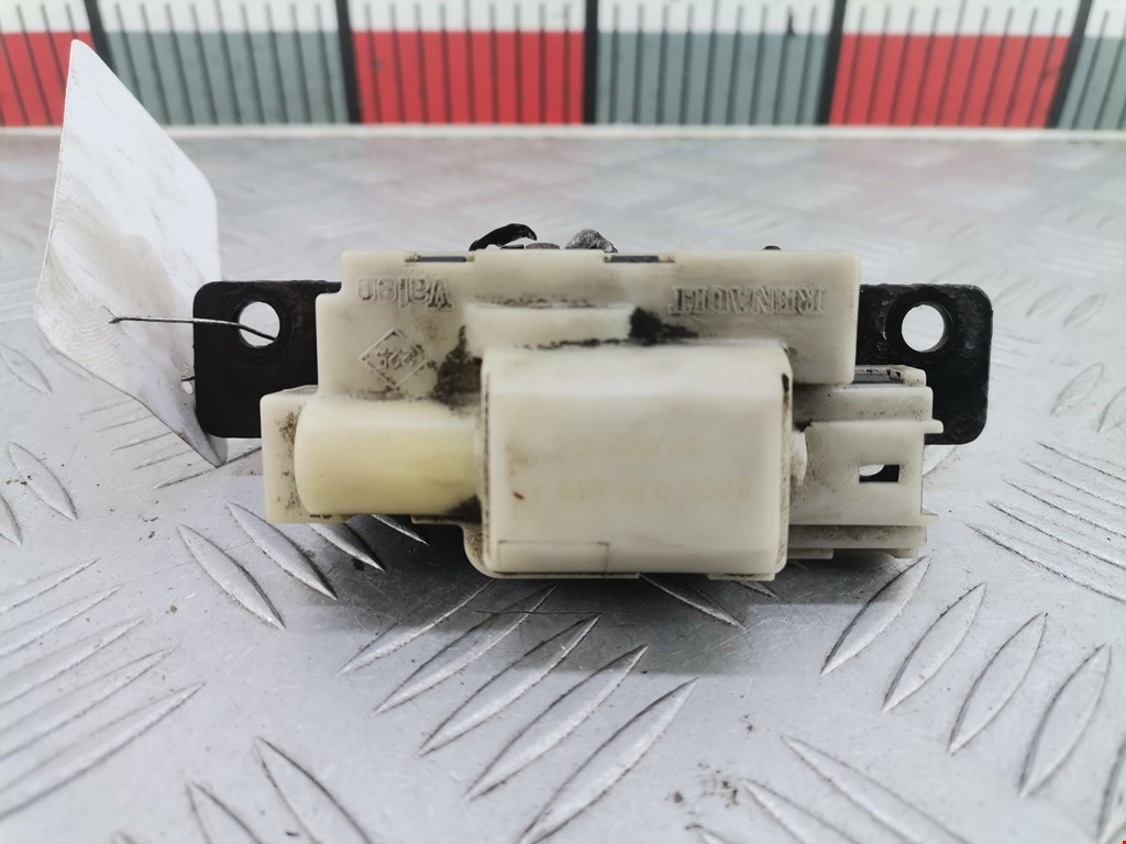 Замок багажника (крышки двери) RENAULT Scenic II 2003-2010