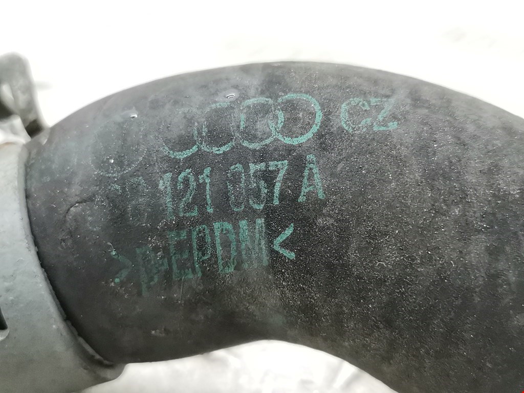 Патрубок AUDI A6 C5 1997-2004