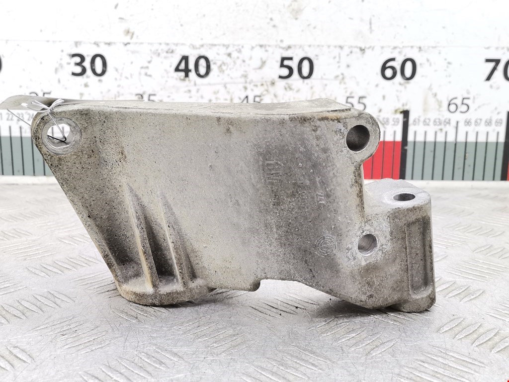 Кронштейн (крепление лапа) двигателя Opel Astra H (2004-2014)