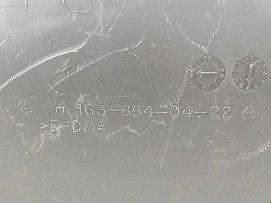 Локер (подкрылок) задний правый MERCEDES-BENZ M-Class W163 ML 1997-2005