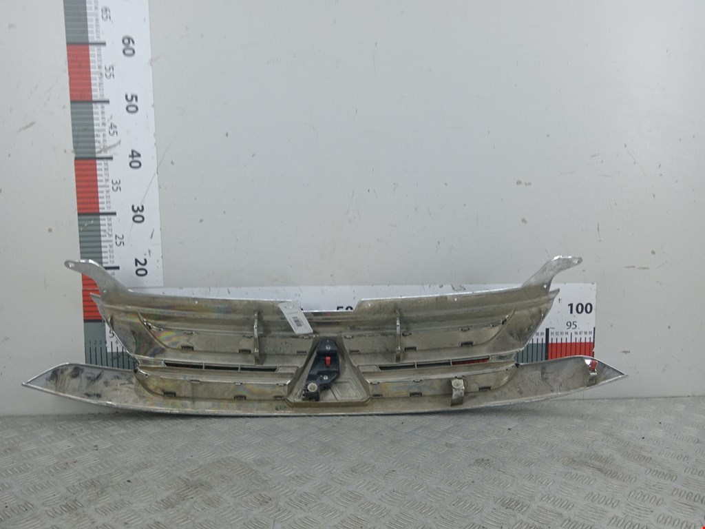 Решетка радиатора MITSUBISHI Outlander GF0W 2012-н.в.