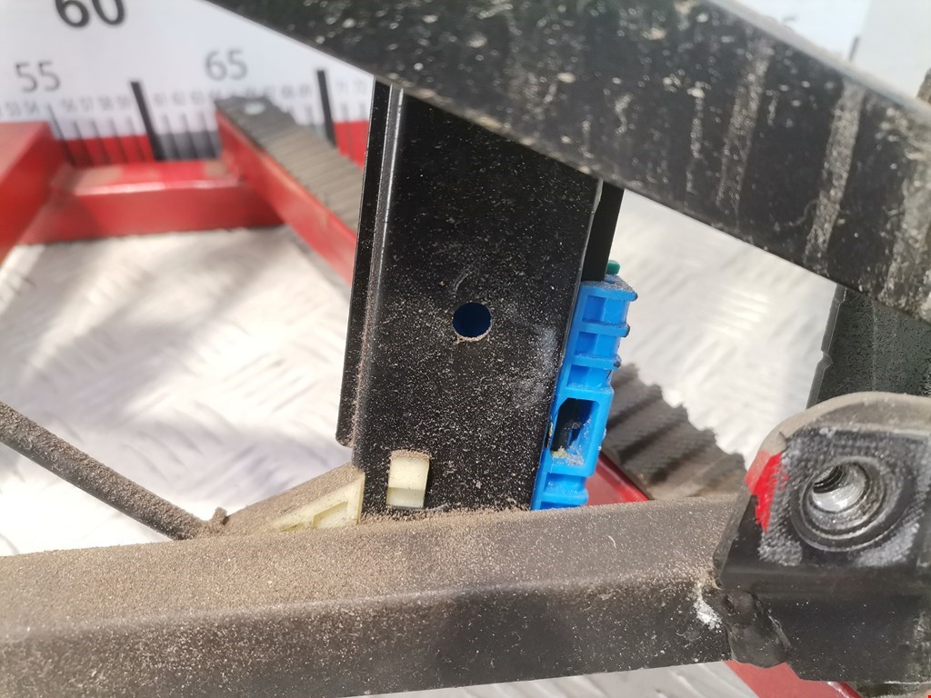 Стеклоподъемник передний правый AUDI A6 C5 1997-2004