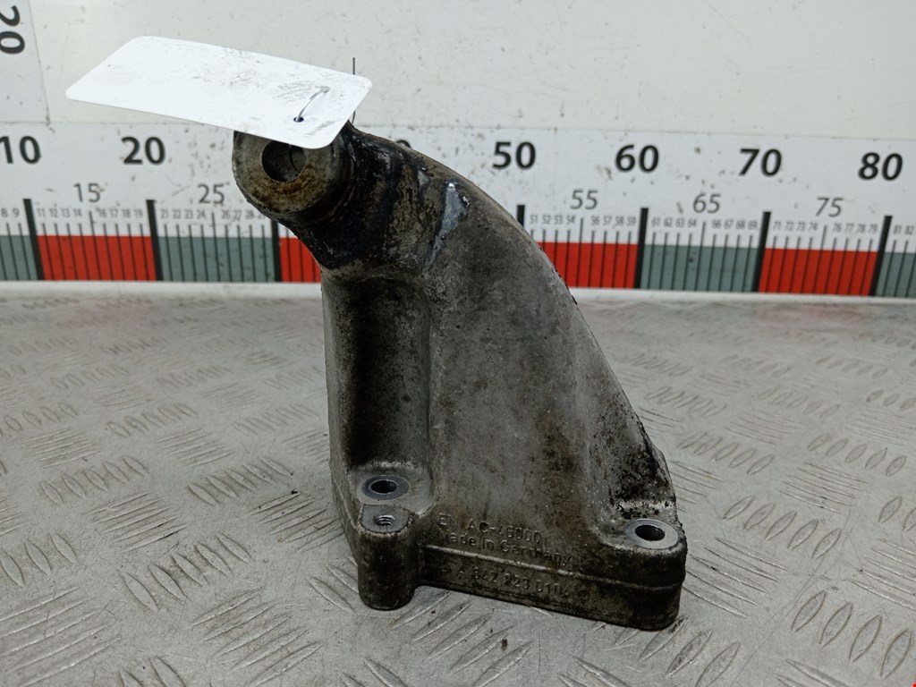 Кронштейн (крепление лапа) двигателя Mercedes E-Class (W211) (2002-2009)